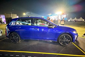 [Hot Item] Hot Sale 5 Automatic Ship 4289X1788X1479 China Sleek Sporty VW Sedan Golf