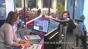 Bab Buelens was deze week te gast bij Karolien Debecker in #GenerationM en ze moest een opdracht vervullen! 😂 | MNM.be