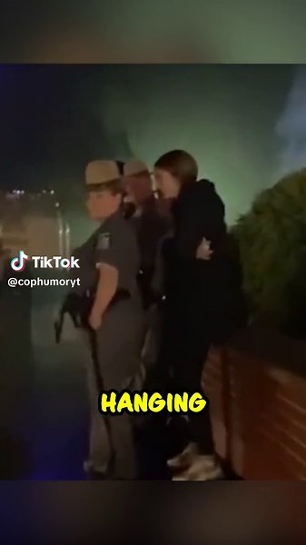 Awesome Cop Protects Woman at Haunted House! ♥️ #CopHumor #Halloween #Police #Wholesome #Reels #foryoupage #fyp #wholesome #policeofficer #policeoftiktok #tiktok #foryou #heartwarming