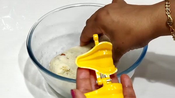 43K views · 1.1K reactions | Modak Recipe | Coconut Modak Recipe | Indian Sweet | Ganpati Bhog | Ganesh Chaturthi Festival | Sunita Agarwal Ingredients Required- 1 cup milk powder 1 cup desiccated coconut 1/3 cup powdered sugar 3-4 crushed cardamom powder Chopped nuts 1/4 cup milk #modak #coconutmodak #indiansweets #indianfestival #ganpatibhog #ganeshchaturthifestival #cooking #recipes | Sunita Agarwal | Facebook