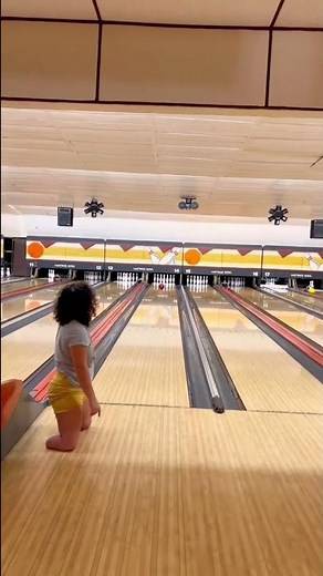 Amputee Bowls Without Prosthetics or Wheelchair! 💪🎳 #amputee #bowling #disabled #strike