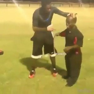 1.1M views · 2.5K reactions | Footwork on fleek... That fall tho lol | Sean Kingston | Facebook