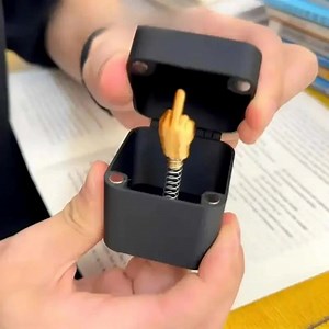 Need a WILD gift idea for the holidays? This tiny box delivers a GIANT middle finger 🤭 Whether it’s your work bestie or that uncle who deserves it, the Surprise Sass Pop-Up Box is the ultimate “LOL out loud” moment. ✔️ Ready to ship ✔️ No batteries ✔️ Comes loaded with petty perfection Get yours before we sell out. These go FAST 🎄🎁 | Lettherebecute