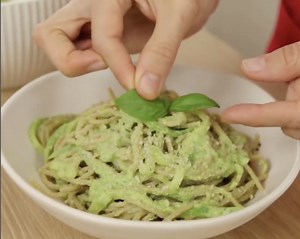 Paste cu dovlecel crud, o rețetă vegană, de post, plină de vitamine și proteine - Rețete și Vedete