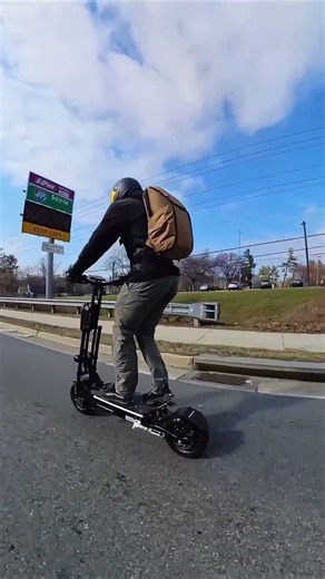 Cruising with the wind on the TEEWING Z4 Pro #teewing #escooter #cityrides #fyp #ytshorts #ebike
