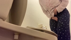 Very desperate girl need to pee