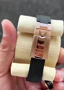 📣 [ Pre Owned ] Rolex Yacht Master 116655 . 40mm . Swiss Automatic . After setting Diamond Dial & Solid 18ct Everose Gold . Original black bezel . Sapphire Crystal Glass . Oysterflex Strap . Year 2019 Fullset with Box & Cert . Price : RM11X,XXX 🌐Follow Us 👉🏻 https://linktr.ee/jlspecialstore | JL Special Store