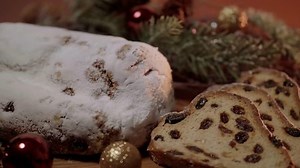Traditional Christmas Stollen Famous Cake Xmas : vidéo de stock (100 % libre de droit) 1018842784 | Shutterstock