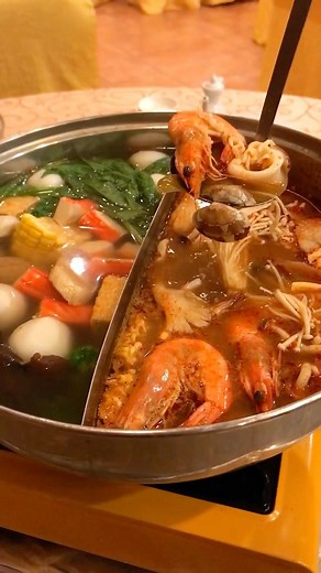 Discover the ultimate Steamboat experience today at Jade Terrace Restaurant! Elevate your dining experience with our premium selection of raw ingredients. Every bite is a celebration of quality and freshness, ensuring an extraordinary dining experience for you and your loved ones. For more details, click link in the bio or contact us; linktr.ee/gdmhotelkuantan https://wa.me/ 601110361067 www.gdmhotel.com.my #granddarulmakmurhotelkuantan #granddarulmakmurhotel #kuantan #jalanjalancarimakanpahang 