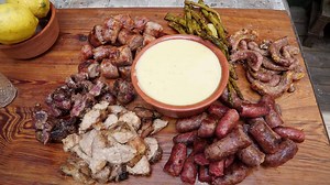 210K views · 437 reactions | Se viene una receta polémica en 2x1. Cook y Laucha preparan una tremenda Fondue de Achuras. ¿Estas preparado pera ver tus cortes de carne preferidos bañados en una hermosa mezcla de quesos? | Cook & Laucha 2x1 | Facebook