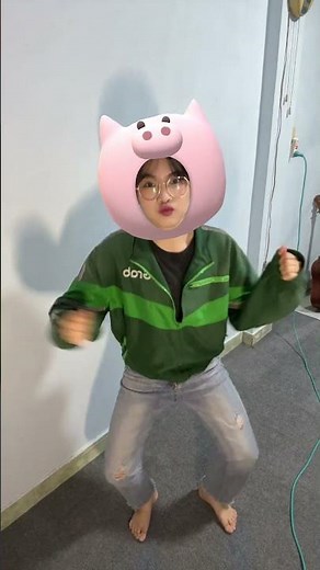 กวางขาวอยู่กางเขา😅