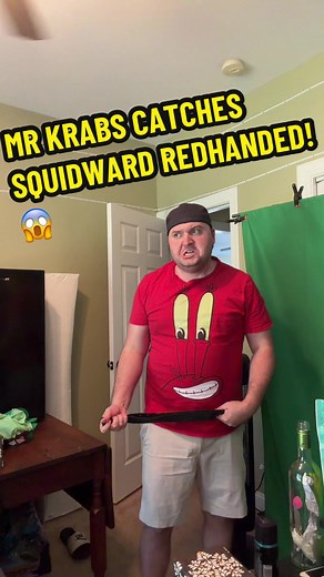 Mr. Krabs Catches Squidward Stealing His Wallet!