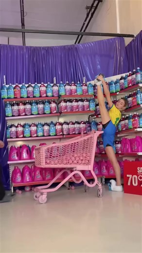 Can you do a split？ 🥶🤯🤌🏽 #reels #StarsEverywhere | Diana Belitskay