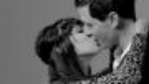 Video: 20 strangers kiss