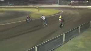 🔥👏 Brilliant action between #BritishSpeedway stars Adam Ellis and Jason Doyle in today’s Oceania Championship in Australia 🇦🇺 🎥 Race clip courtesy of Gillman Speedway. | British Speedway