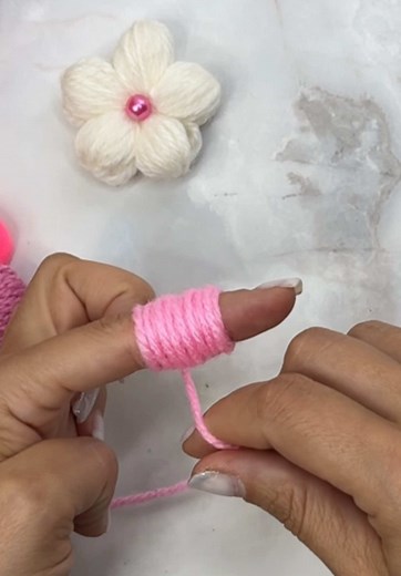 Easy Yarn Flowers: DIY Guide for Handmade Decor