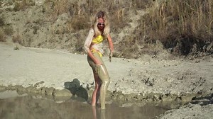 Une jeune femme en maillot de : vidéo de stock (100 % libre de droit) 1059723683 | Shutterstock