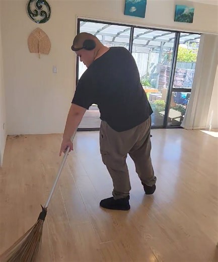 12K views · 131 reactions | Tafi 'ae Tefisi hange 'oku faka'ita'i 藍 Ne ma alea: Alu ia fai e mopi kau nofo au he tu'uaki ke ma'u 'ema rent. Tafi pe mo lotu loto ke ma'u ha fktau hhh. $80 for 3xlolo diamond 150mls woow (mango, pako, lose) Toe pe fo'i seti 'e 4 Contact 0212201525 to buy. Malo ❤️ | Princess of Flowers Tonga | Facebook