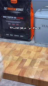 Muscle Gain Breakfast Tacos!! 💪🔥🌮 Recipe 👨‍🍳 Serves 1 (makes 2 tacos) 🍽️ Per Serve: 879 Calories 🦍 Macros: 48g P | 73g C | 44g F 🔥 ingredients ✅ - ﻿﻿two plain mini tortillas 🫓 - ﻿﻿4 Lean chicken breast sausages (from @musclefooduk) 💪 - ﻿2 large eggs 🍳(fried or scrambled) - ﻿﻿1/2 a medium avocado 🥑 - ﻿﻿2 hash browns 🥔 Method ✅ 1. Place hash browns into an oven or airfryer and cook to instructions 2. When the hash browns are nearly done begin cooking your sausages and eggs (scr or fri