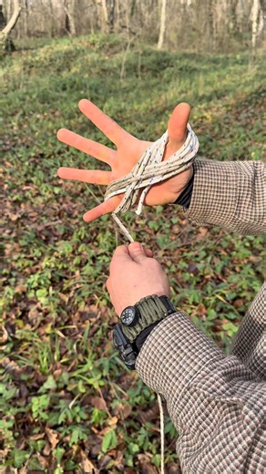 Figure-8 Rope Wrap by Hand | Tangle-Free Rope Storage (Bushcraft Tip)