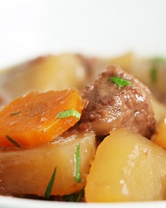 8.6K views · 33 reactions | Slow Cooker Beef Stew | Tasty UK | Facebook