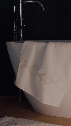 A testament to meticulous craftsmanship and artistic vision, Continuity Embroidered bath linens bestow home spas with an aura of modern sophistication.⁠ ⁠ #Frette #MomentsOfDreaming | Frette
