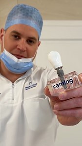 🦷 Haben Sie Angst vor Zahnimplantaten? Sehen Sie sich unser Video an! 🎥 Viele Menschen haben Bedenken gegenüber Zahnimplantaten. Doch dank modernster digitaler Technologie ist dieser Eingriff heutzutage präzise, schnell und nahezu schmerzfrei - wie bei uns. Genau aus diesem Grund haben wir ein besonderes Video für Sie vorbereitet! Unsere erfahrenen Spezialisten, Dr. Csaba Hermann, Chefarzt und Facharzt für Oralchirurgie sowie Dr. Csaba Király, Facharzt für Oralchirurgie, erklären Ihnen alles, 