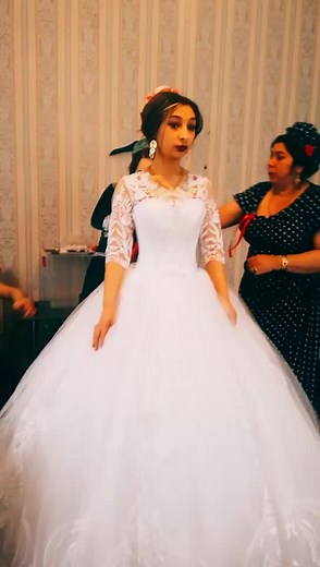 Ball Gown Fitting: Elegant Styles and Tips