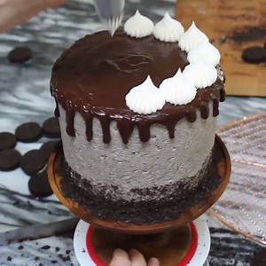 595K views · 2.5K reactions | How to Make Cookies and Cream Cake By: Preppy Kitchen | MetDaan Cakes | Facebook