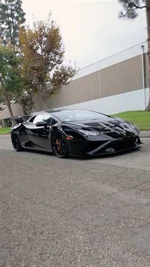 #WheelsWednesday's with Lamborghini Huracan STO sit on HRE Performance Wheels P101 in Gloss Black 🖤 ------------------------------------------- For more info on HRE Wheels Styles, Sizing or Finishes contact us today! ------------------------------------------- 📟 LINE@ - @ autowerks 📞 085-150-2321 📞 086-624-0990 📞 099-025-7777 💳 Installment 0% Up to 6 Months [ KBank, BBL ] 💸 Tuning Prices Starting from 2,xxx Baht Per Month ------------------------------------------- #Autowerks #Autowerksas
