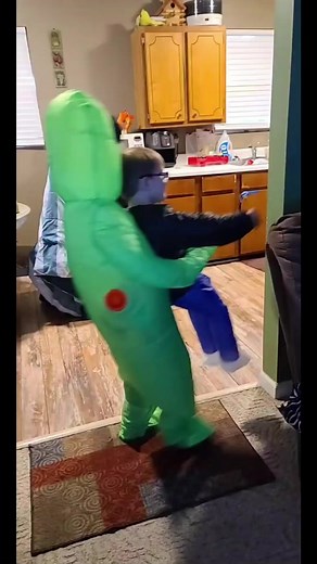 Hilarious Halloween Alien Costume Fails