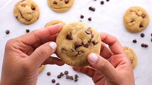  Recipe: https://chefsavvy.com/coconut-oil-chocolate-chip-cookies/ Coconut Oil Chocolate Chip Cookies are made with coconut oil instead of butter. They are incredibly soft on the inside and firm around the edges. These butterless cookies are thick and fluffy and loaded with tons of chocolate chips! Perfect for when you are out of butter and are craving cookies! Try this recipe now and follow Chef Savvy for more cookie dessert recipes! | Chef Savvy | Facebook