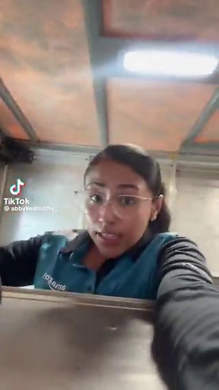 🚨 AMAZON DRIVER EXPOSES 300 STOPS IN ONE SHIFT — THEN SHOWS HER TRUCK AND PEOPLE CAN’T BELIEVE THIS IS WHAT’S EXPECTEDAn Amazon driver shows her route on her phone… then turns the camera to her truck and it’s overflowing.• 300 stops• 524 packages• 421 locations• Every shelf stuffed• Boxes stacked to the roof• Barely any space to even moveHer reaction says everything:“Are y’all crazy?”This isn’t peak season.This isn’t a one-off.This is what a “normal” route looks like.Some say it’s just part of