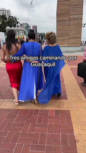 Tres amigas caminando por Guayaquil #Guayaquil #guayaquilecuador #guayaquilcity #reels #ecuador #viralvideo | Paulina Tamayo
