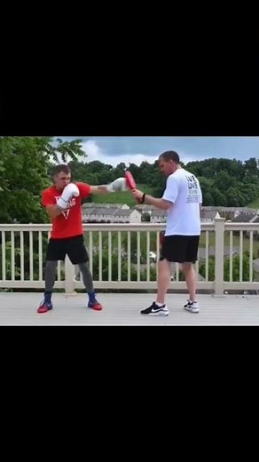 Body mechanics for the jab and positioning to defend and counter the overhand right! #jab #counter