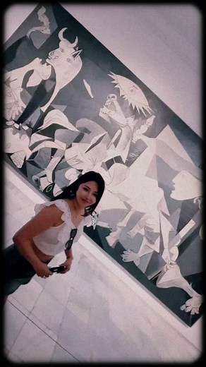 ピカソの名画【ゲルニカス Guernica 】 ピカソがドイツ空軍による無差別爆撃を受けた1937年に描いた絵画、およびそれと同じ絵柄で作られた壁画です。 📍Museo Nacional Centro de Arte Reina Sofia ソフィア王妃芸術センター #museonacional #art #picasso #picassoart #spain #madrid #museum #アート #ピカソ #美術館 #スペイン #マドリード #スペイン旅行 #芸術 #作品 #guernica | Rika Otsuka