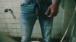 man Pissing Jerking Squirting 💦