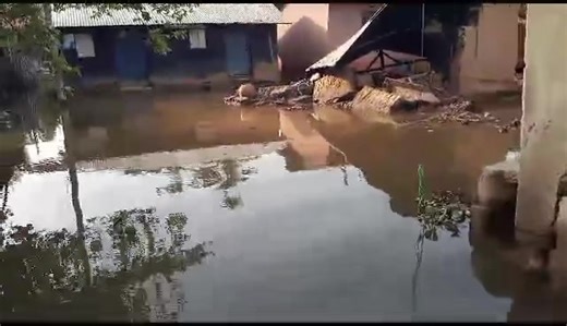 11 reactions | A scene from how a community has been affected by floods from the Akosombo and Kpong dams spillage | Daily Graphic | Facebook