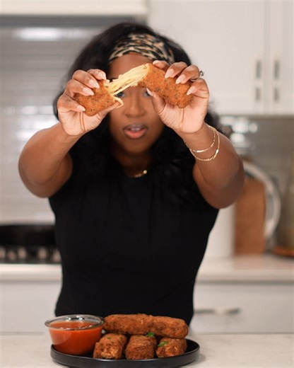 These Spaghetti Mozzarella sticks are huge! #foodie #viralreels #recipes #tiktokviral | Trinity Jae