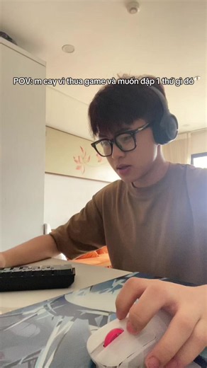 POV: Mất bình tĩnh vì thua game Valorant — muốn đập 1 thứ gì đó