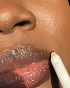 1.8K views · 74 reactions | Salut  Crayon contour café + NhyRAL cacao 1.0.0.0.0 les deux Un beau naturel pour tous les jours Disponible +225 0709939801 #makeup #makeupbrand #nhyracosmetics #sublymsaphir | Eve Flora - Sublym Saphir | Facebook