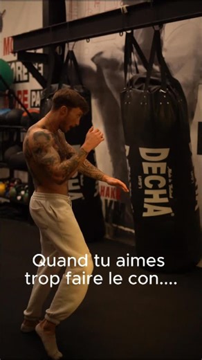 Quentin Lafaurie/ COACH sportif/mental on Instagram: "Si on comprend bien👇 Ce que veut dire “j’en ai rien à branler”. Parce qu’il y a une énorme différence entre : 👉 l’indifférence (se couper, se fermer, devenir insensible) 👉 et le détachement (ne plus être esclave de tout ce qui te traverse) Le bonheur n’est pas : “plus rien ne me touche” Le bonheur ressemble beaucoup plus à : “les choses me touchent… mais ne me contrôlent plus.” Quand tu regardes honnêtement ta vie (et tu le dis très bien),