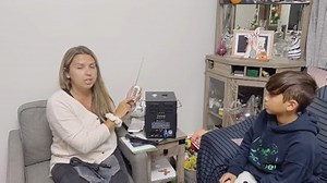 UKing Pyrotechnikmaschinen, 530W Cold Spark Feuerwerksmaschine Stage Spezialeffekt Machine per DMX-512 oder Fernbedienung Verwenden Sie in Big Show Hochzeitszeremonie Bar Hochzeit, Bühne Party (1 Per)