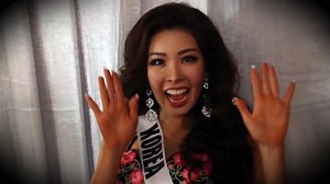 Conteo regresivo para el evento de belleza más importante del año. 👑💐 ¡No te puedes perder Miss Universo 2023! ¡Las misses listas para el certamen sin gripe y tos! Porque Viro-Grip es el tratamiento de confianza que alivia todos los molestos síntomas de la gripe, incluyendo la tos. 🤧 🤒😷. · Viro- Grip A.M. alivia la fiebre, la congestión nasal, el dolor de cabeza y cuerpo. · Viro- Grip P.M. te ayuda a conciliar el sueño. Laboratorios Vijosa *Búscalo en tu farmacia favorita. *Consulta a tu mé