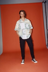 Las 16 mejores camisas hawainas para hombre del verano