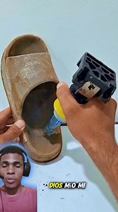 17K views · 307 reactions | Este hombre encontró algo extraño dentro de una chancleta  #relsviral #facebookviral | Wali Reaciones viral | Facebook