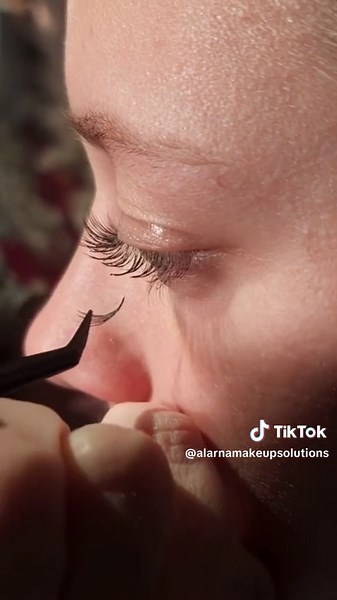 Individual Lash Kit available at www.alarna.au #dyilashes #lashextensions #individuallashes #doityourself #lashestutorial #lashes