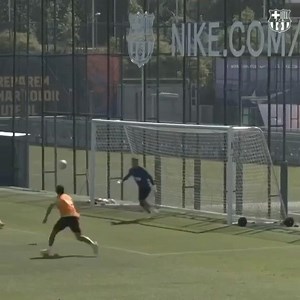 403K views · 10K reactions | 樂 Where have we seen this before?  ¿Asistencia de Leo Messi a LuisSuarez? 勞 Us sona? | FC Barcelona | Facebook