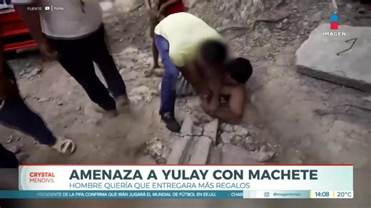 #Guerrero | El Youtuber Yulay fue amenazado en Tecoanapa cuando fue a regalar juguetes por el día del niño: un hombre ebrio y con machete le exigió más regalos. Fue sometido por otros habitantes.
