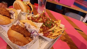 MELBOURNE FOOD SCENE - HELP YASELF EP. 002 We check out a couple places in Melbourne. Oriental Teahouse Straight Six Sorry wasn't much footage was a little too hungover but will be better next time haha. THANKS FOR WATCHING WHERE SHOULD WE EAT NEXT??? | YKTR